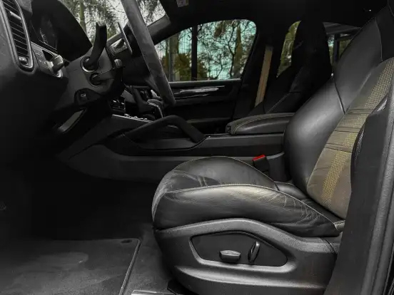 PORSCHE-CAYENNE-2022