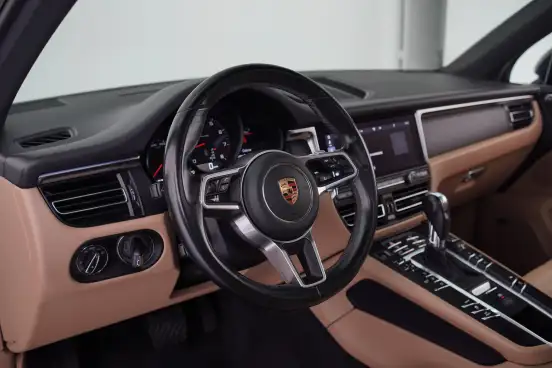 PORSCHE-MACAN-2020