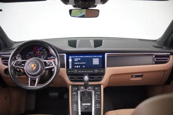 PORSCHE-MACAN-2020