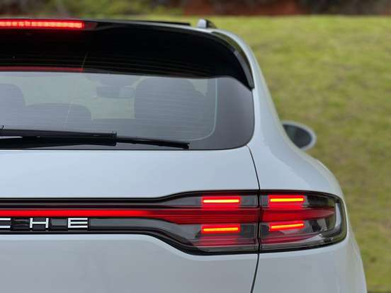 PORSCHE-MACAN-2022