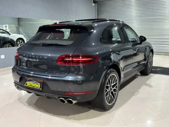 PORSCHE-MACAN-2016