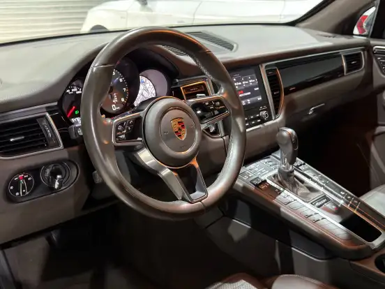 PORSCHE-MACAN-2016