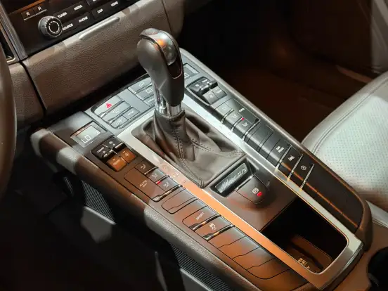 PORSCHE-MACAN-2016