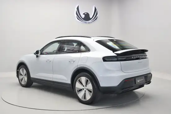 PORSCHE-MACAN-2025