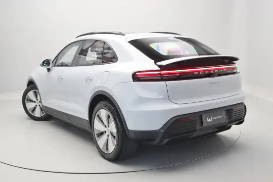 PORSCHE-MACAN-2025