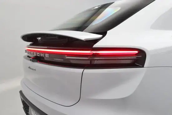 PORSCHE-MACAN-2025