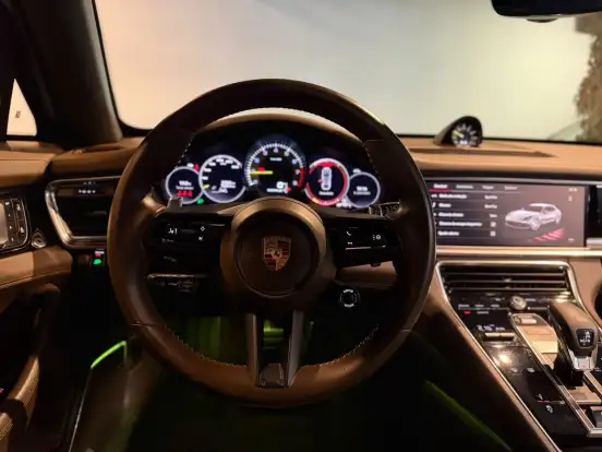 PORSCHE-PANAMERA-2023