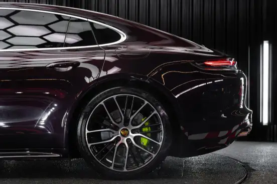 PORSCHE-PANAMERA-2023