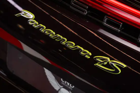 PORSCHE-PANAMERA-2023