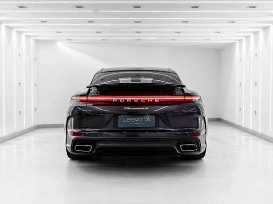 PORSCHE-PANAMERA-2024