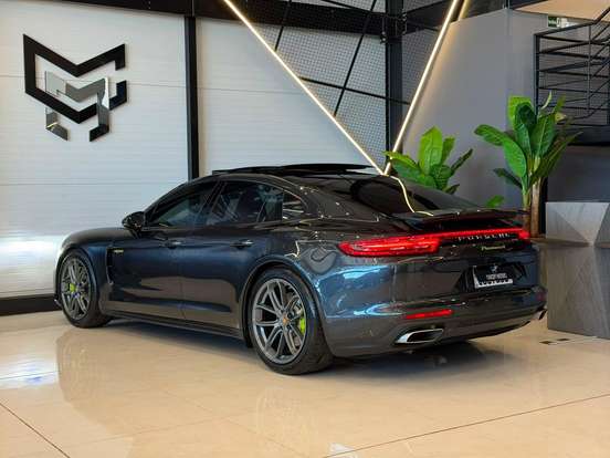 PORSCHE-PANAMERA-2017