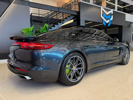PORSCHE-PANAMERA-2017