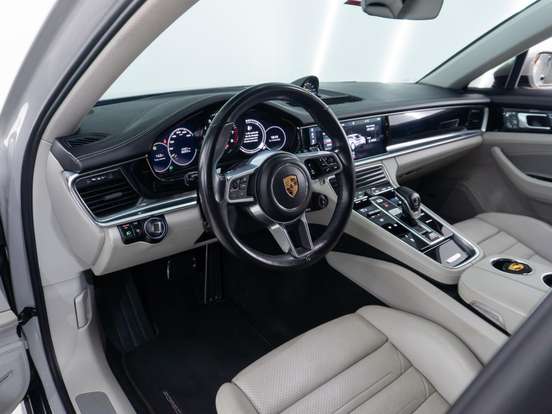 PORSCHE-PANAMERA-2019