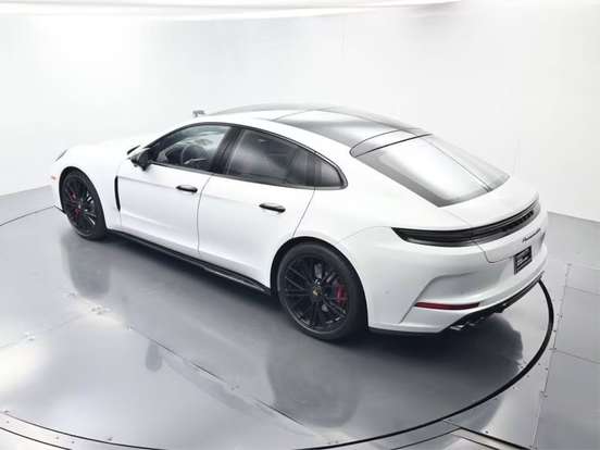 PORSCHE-PANAMERA-2025
