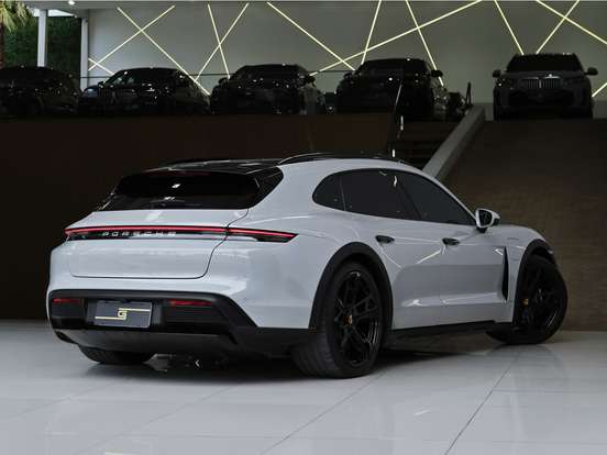 PORSCHE-TAYCAN-2023