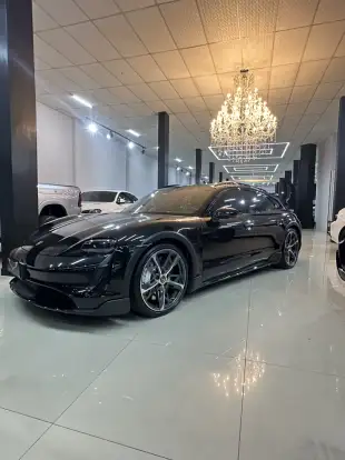 PORSCHE-TAYCAN-2023