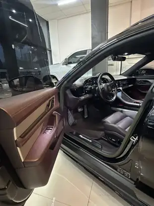 PORSCHE-TAYCAN-2023