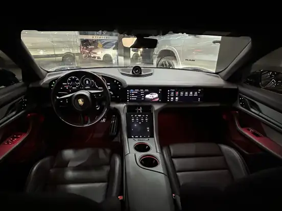 PORSCHE-TAYCAN-2023