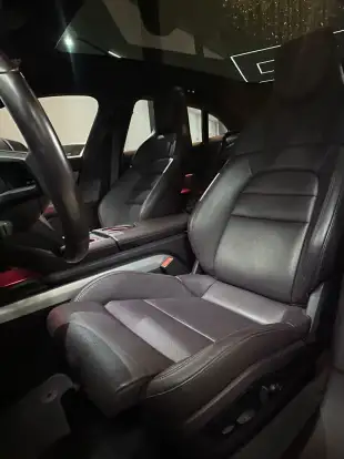 PORSCHE-TAYCAN-2023
