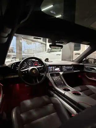 PORSCHE-TAYCAN-2023