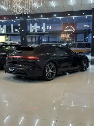 PORSCHE-TAYCAN-2023