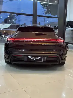 PORSCHE-TAYCAN-2023