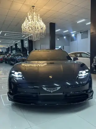 PORSCHE-TAYCAN-2023