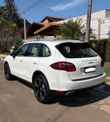 PORSCHE-CAYENNE-2011