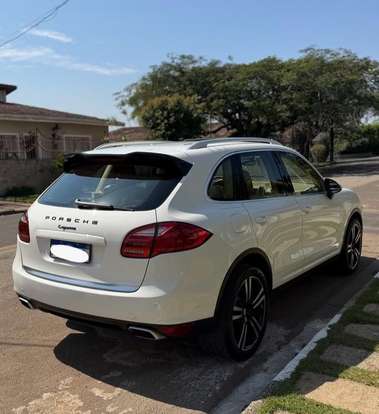 PORSCHE-CAYENNE-2011