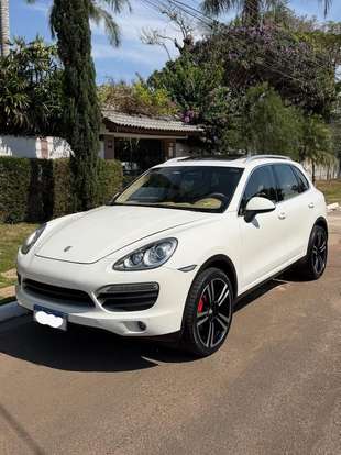 PORSCHE-CAYENNE-2011