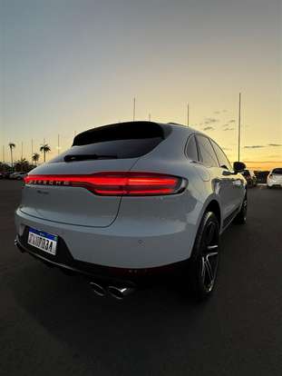 PORSCHE-MACAN-2021