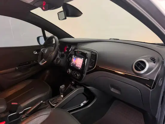 RENAULT-CAPTUR-2021