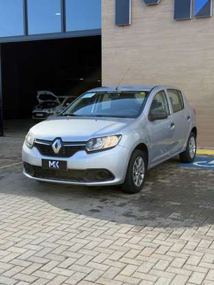 RENAULT-SANDERO-2017