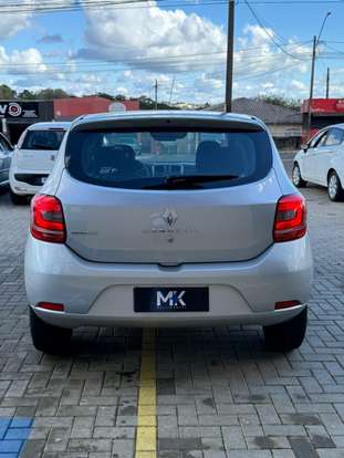 RENAULT-SANDERO-2017
