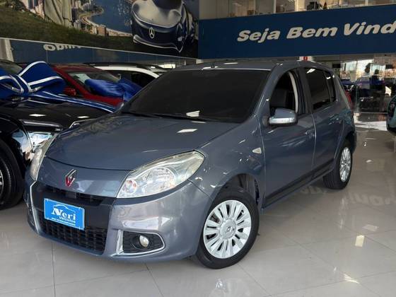 RENAULT SANDERO 1.6 PRIVILÉGE 16V FLEX 4P AUTOMÁTICO
