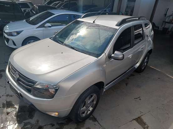 RENAULT-DUSTER-2014