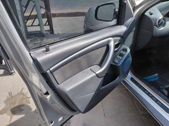 RENAULT-DUSTER-2014