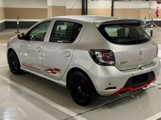 RENAULT-SANDERO-2018
