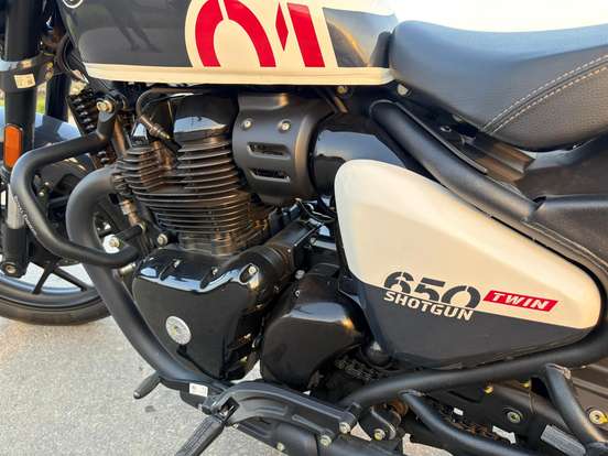 ROYAL ENFIELD-SHOTGUN 650 STENCIL WHITE ROYAL ENFIELD-SHOTGUN 650 STENCIL WHITE-2025