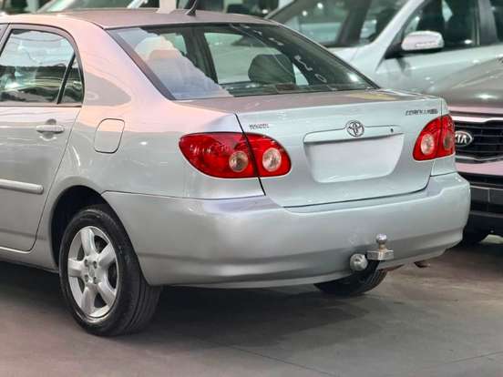 TOYOTA-COROLLA-2005