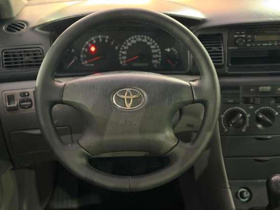 TOYOTA-COROLLA-2005