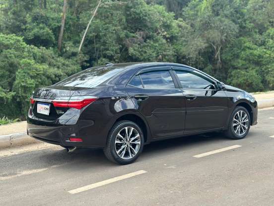 TOYOTA-COROLLA-2018