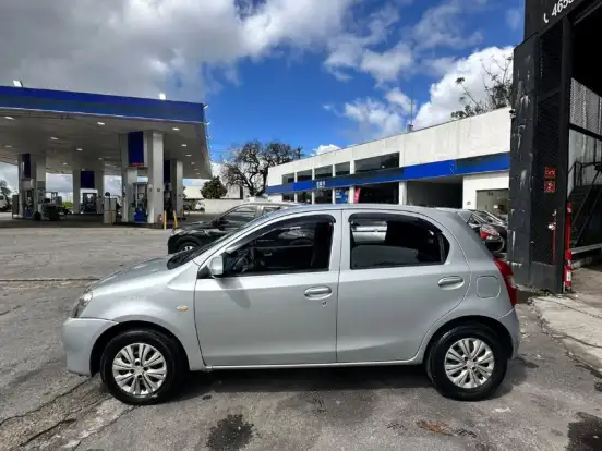TOYOTA-ETIOS-1.3 X 16V FLEX 4P MANUAL TOYOTA-ETIOS-2014