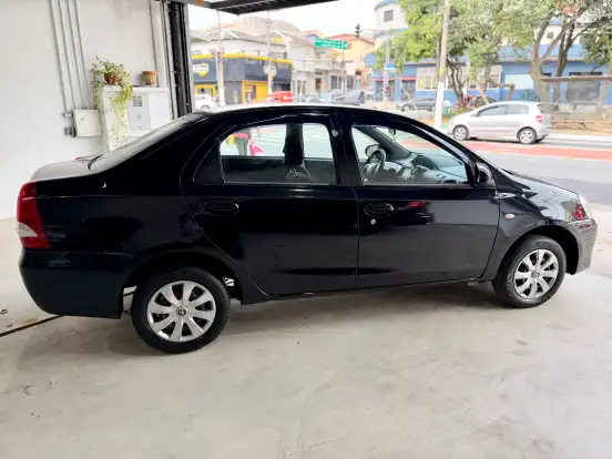 TOYOTA-ETIOS-2015