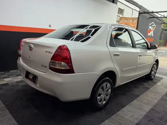 TOYOTA-ETIOS-1.5 XLS SEDAN 16V FLEX 4P AUTOMÁTICO TOYOTA-ETIOS-2016