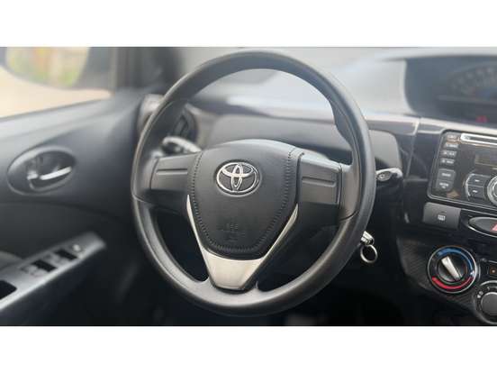 TOYOTA-ETIOS-1.3 X 16V FLEX 4P MANUAL TOYOTA-ETIOS-2014