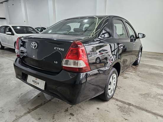 TOYOTA-ETIOS-2018