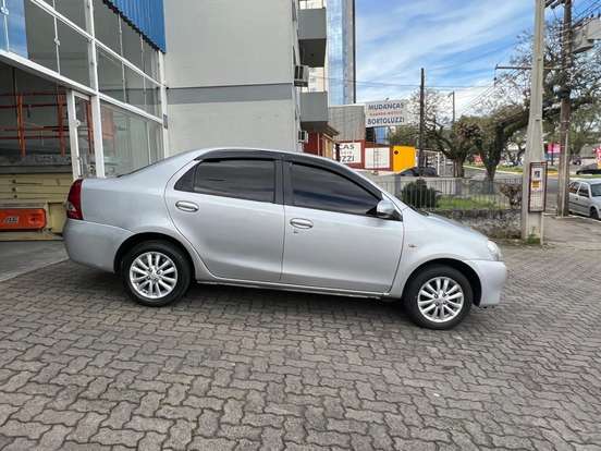 TOYOTA-ETIOS-2014