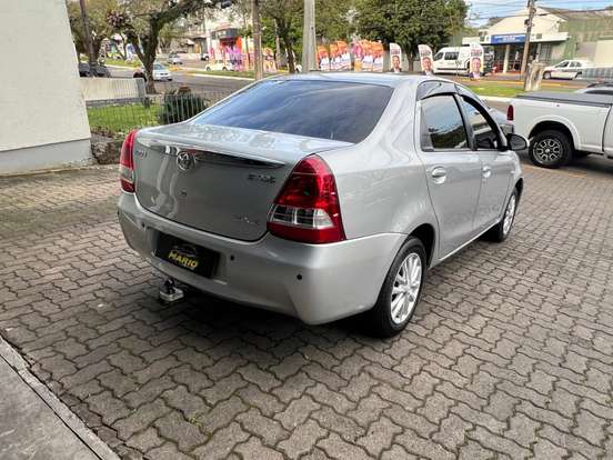 TOYOTA-ETIOS-1.5 XLS SEDAN 16V FLEX 4P MANUAL TOYOTA-ETIOS-2014