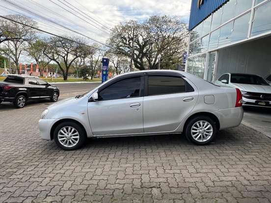 TOYOTA-ETIOS-1.5 XLS SEDAN 16V FLEX 4P MANUAL TOYOTA-ETIOS-2014